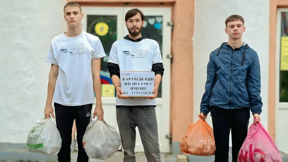 Студенты и преподаватели Карачева регулярно помогают фронту