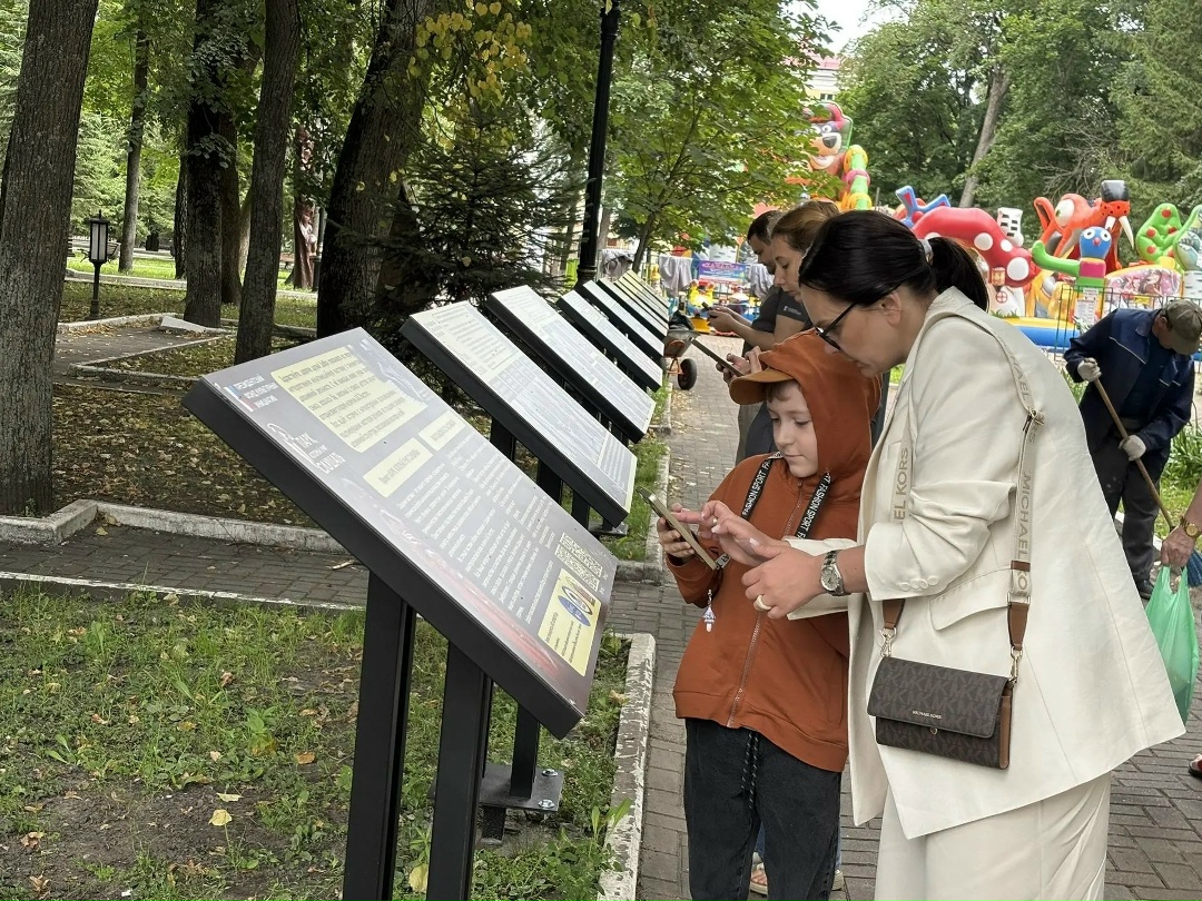 В брянском парке Толстого открылась необычная выставка