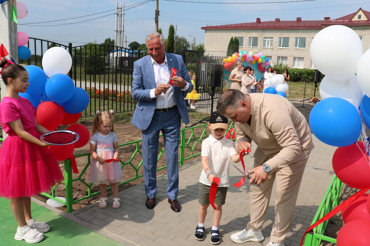 В селе Меленск появилась современная детская площадка
