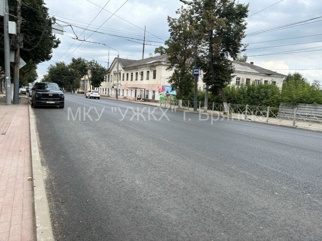 В Брянске по нацпроекту капитально ремонтируют автодорогу по ул. Калинина