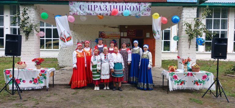 Яблочный спас встретили в Высокском Доме культуры
