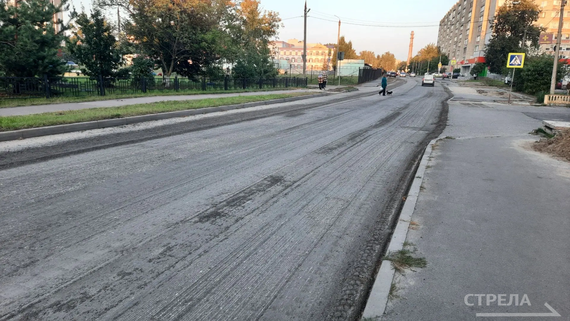 На улице Котовского укладывают новый асфальт и бордюры