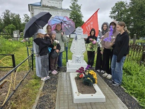 Ученики Мглинской школы № 2 благоустроили памятные места