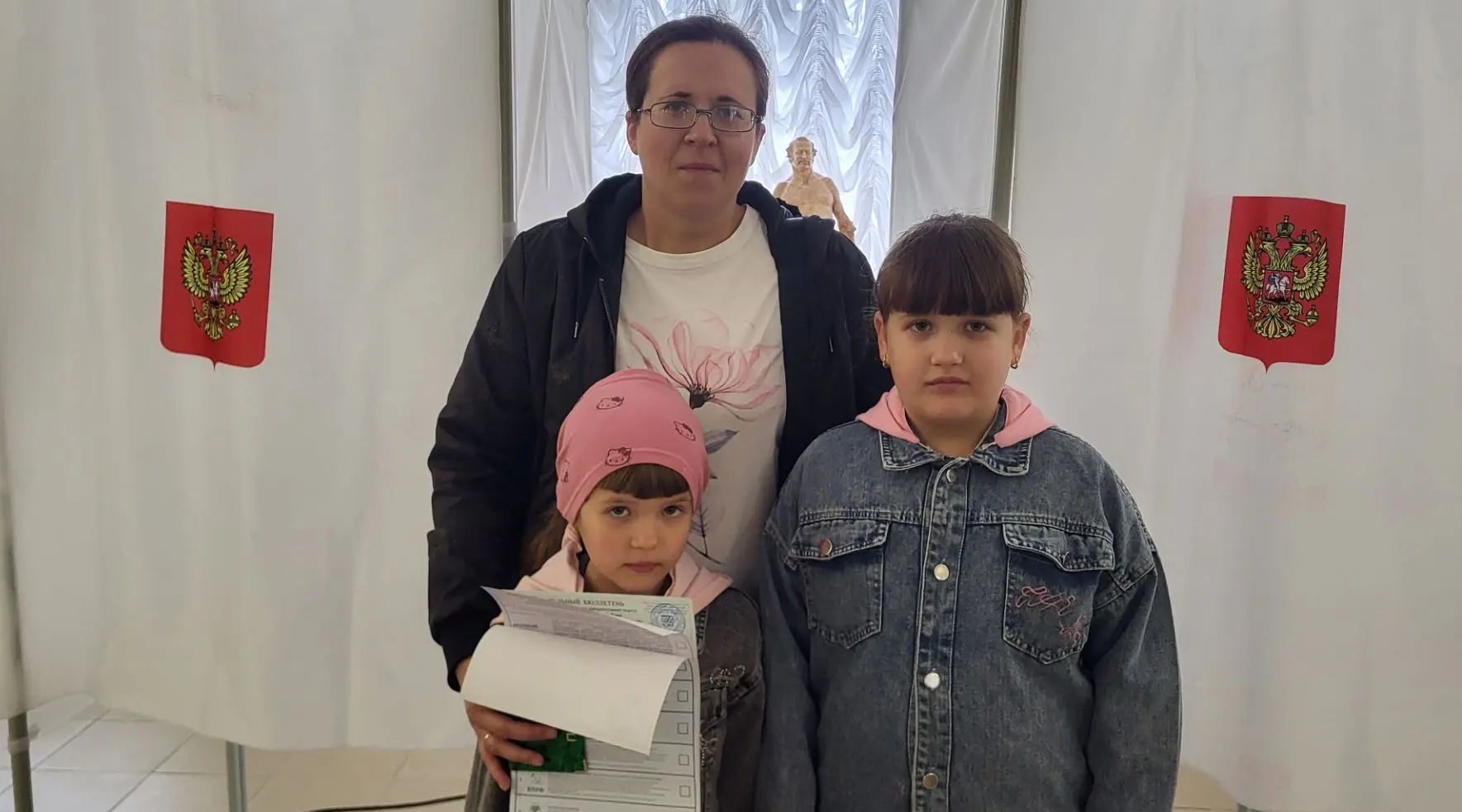 Мглинчане приходят на голосование с детьми