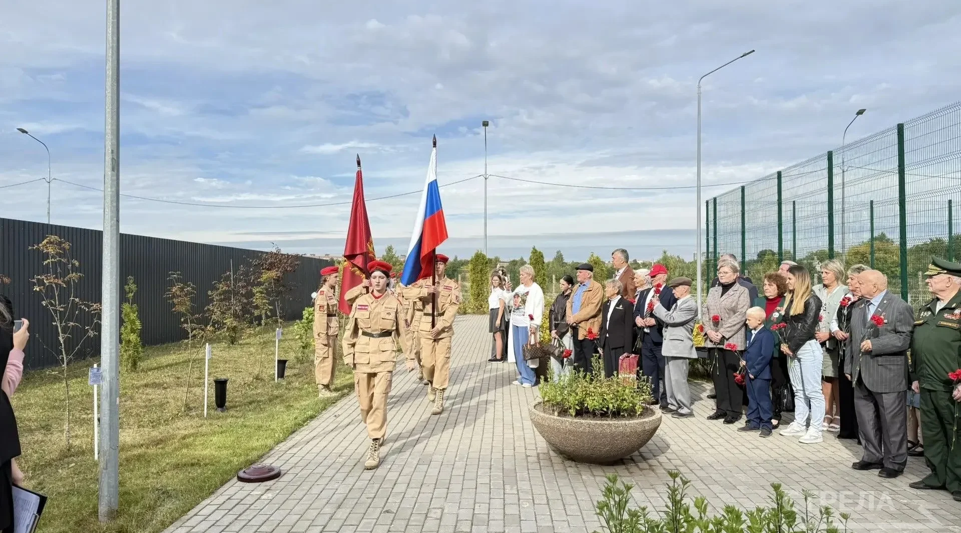 На Аллее Героев у школы № 72 почтили память погибших бойцов