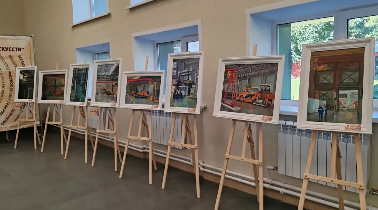 Студенты-художники показали промышленные пейзажи Брянщины на выставке