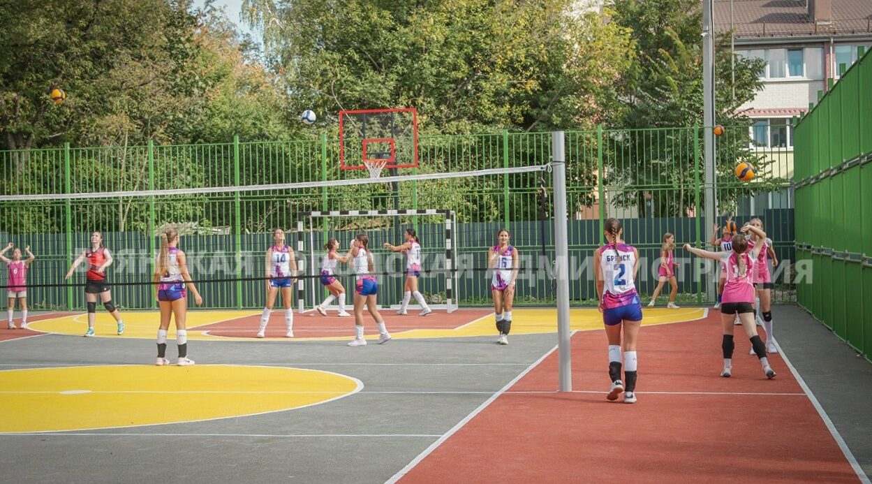 Первая в Брянске «умная» спортплощадка открылась в Бежицком районе
