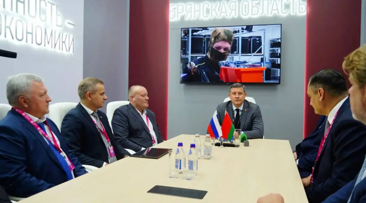 На ИННОПРОМЕ подписали соглашения по развитию промышленности Брянщины